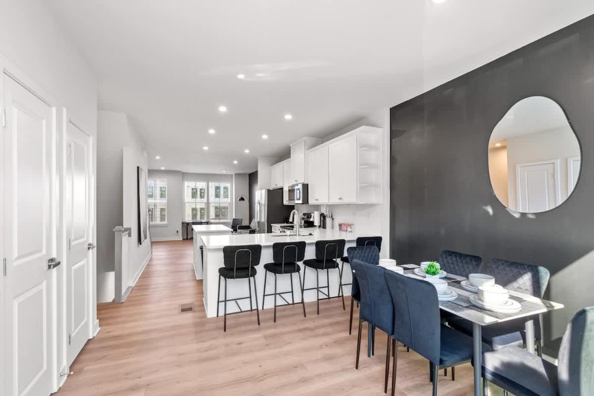 Luxurious King 3br Townhouse In Uptown Charlotte! Holiday home