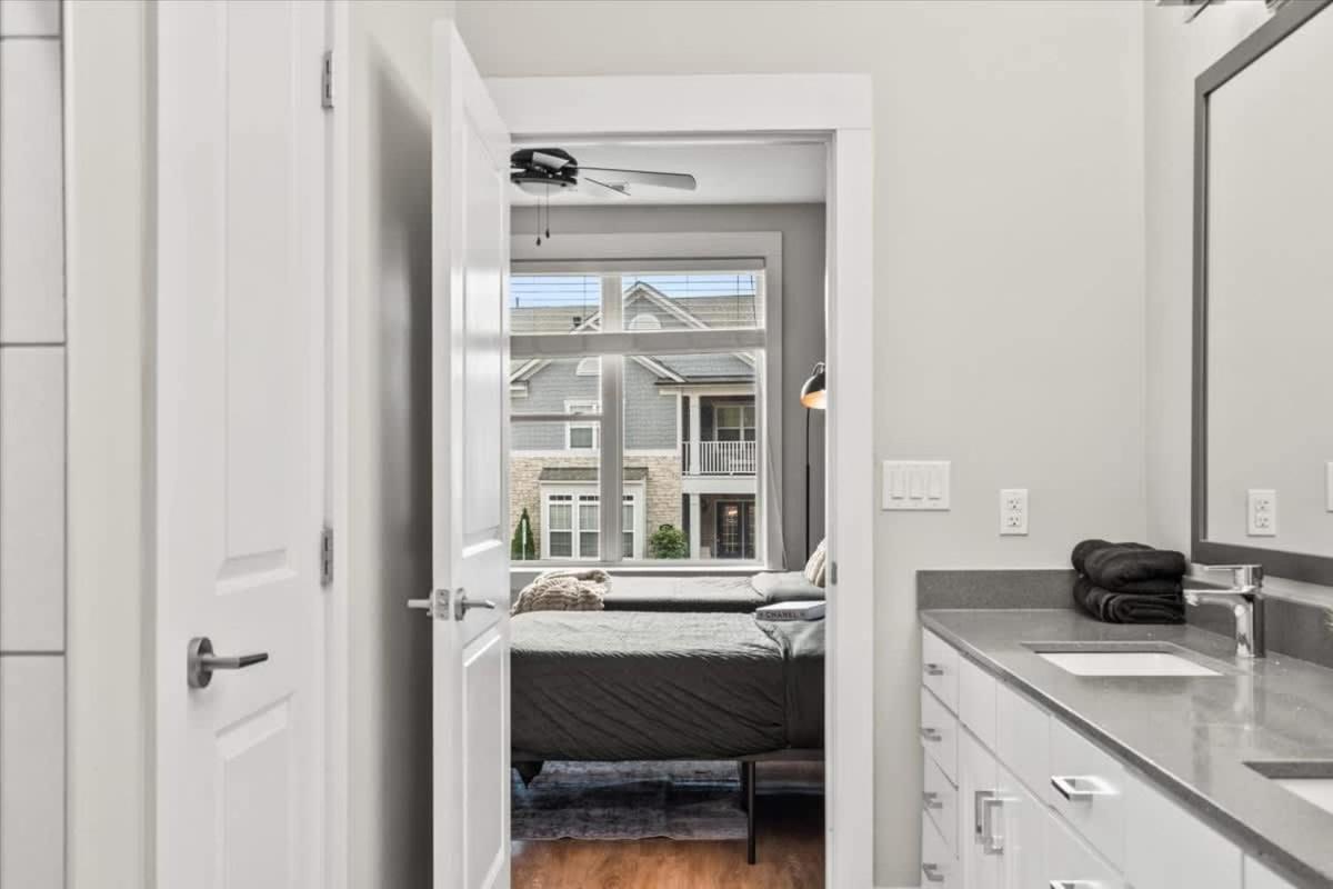 Luxurious King 3br In Waverly Charlotte! Apartment