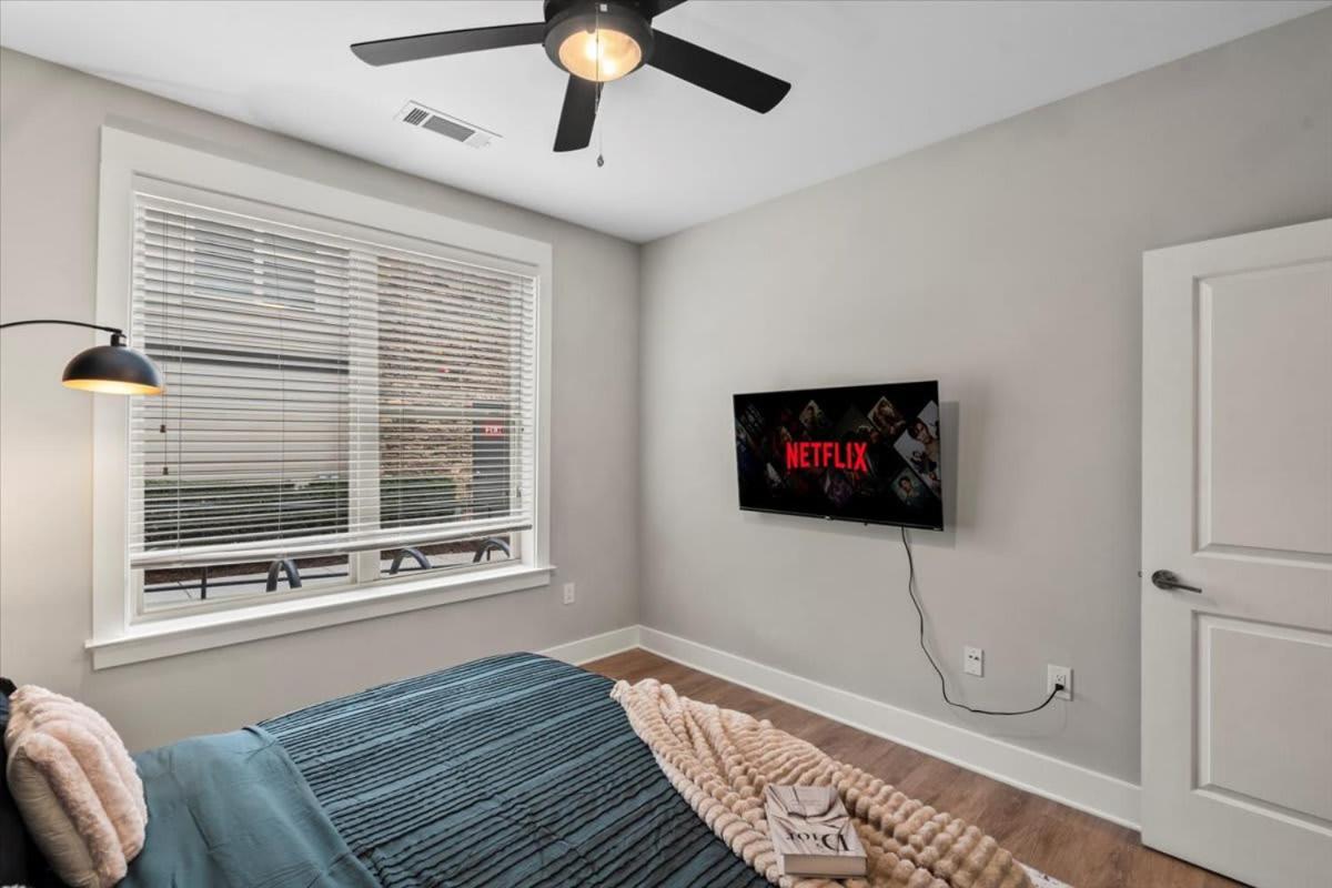 Luxurious King 3br In Waverly Charlotte! *