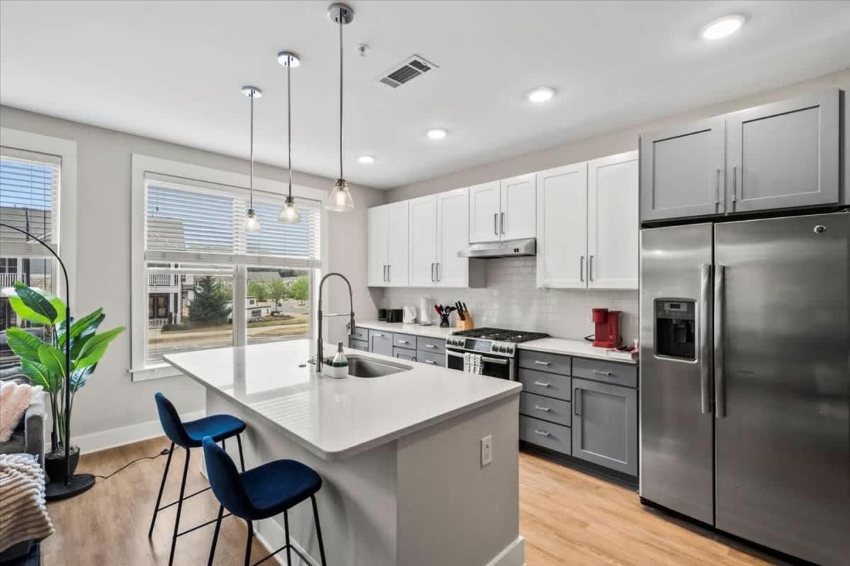 Luxurious King 3br In Waverly Charlotte!