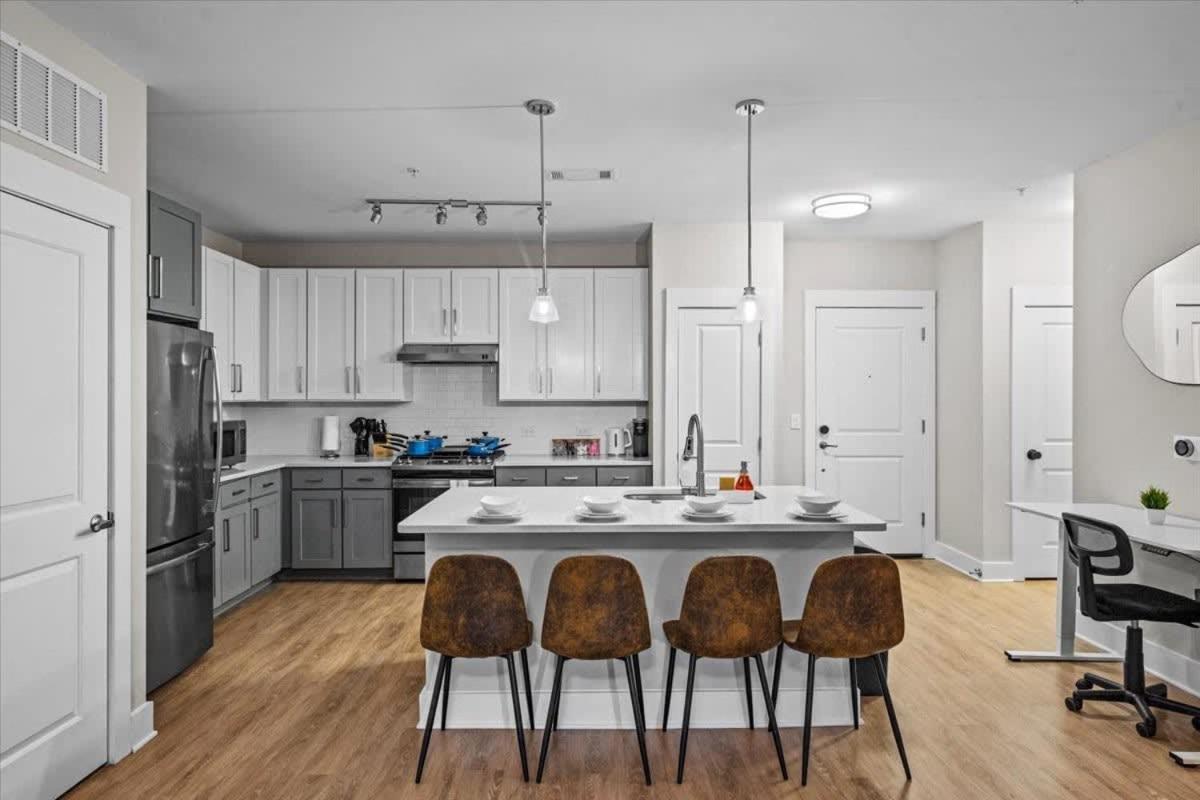 Luxurious King 2br In Waverly Charlotte! *