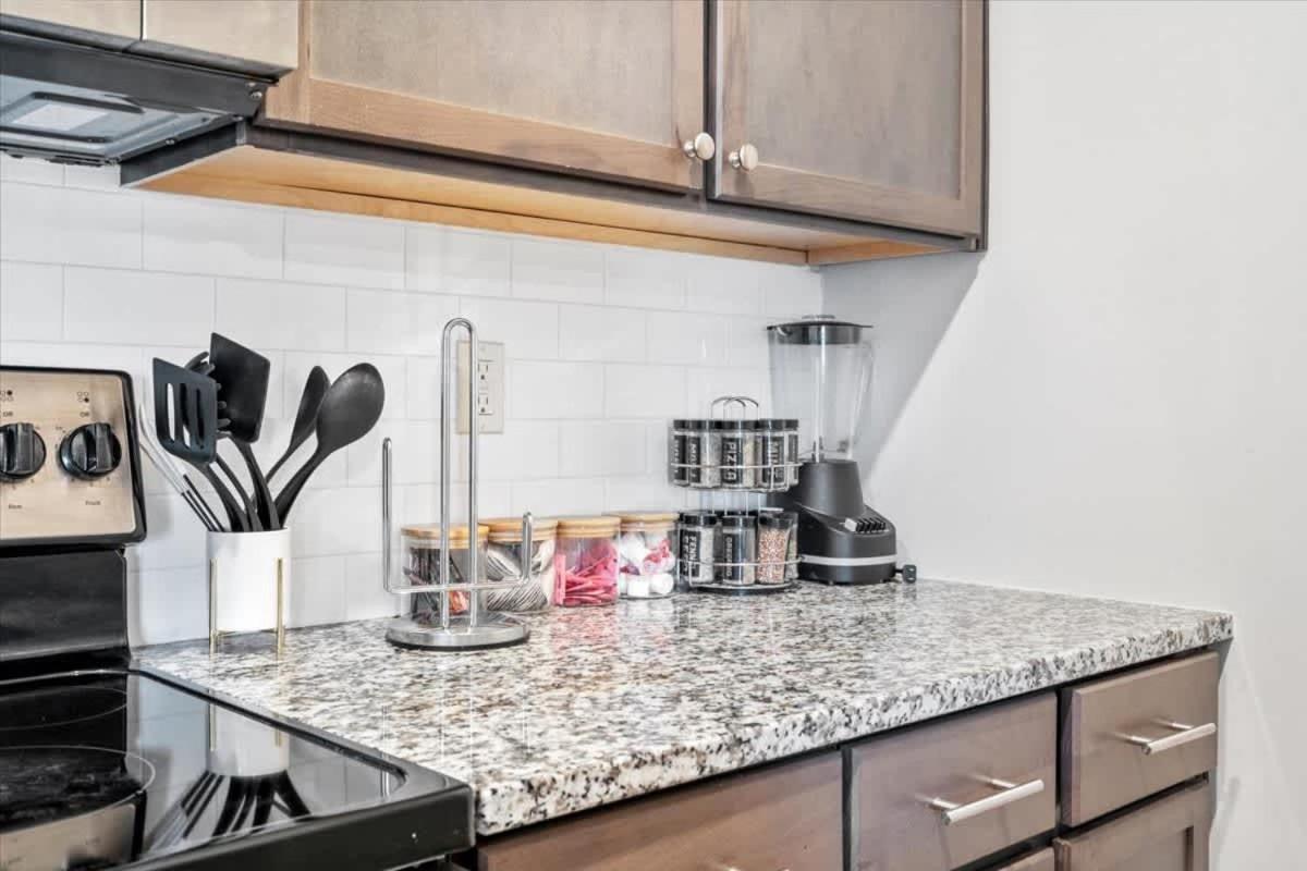 Apartment Upscale 2br King Mins To Uptown