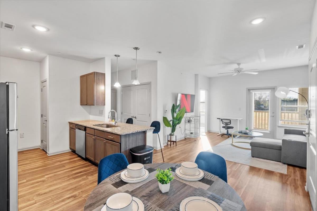 Upscale 2br King Mins To Uptown Apartment *