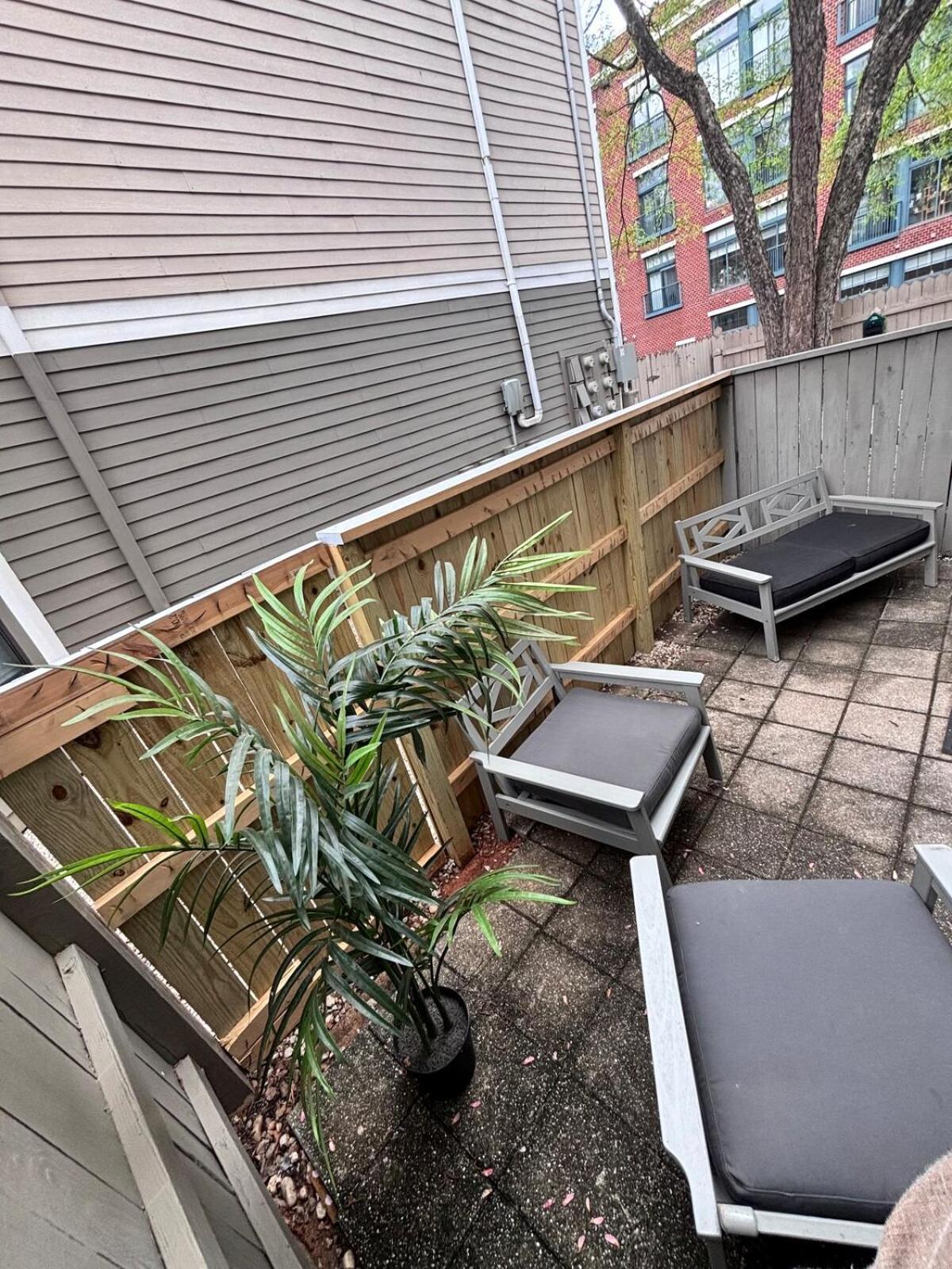 Luxe 2br 2 Bath Prime Uptown With Free Parking