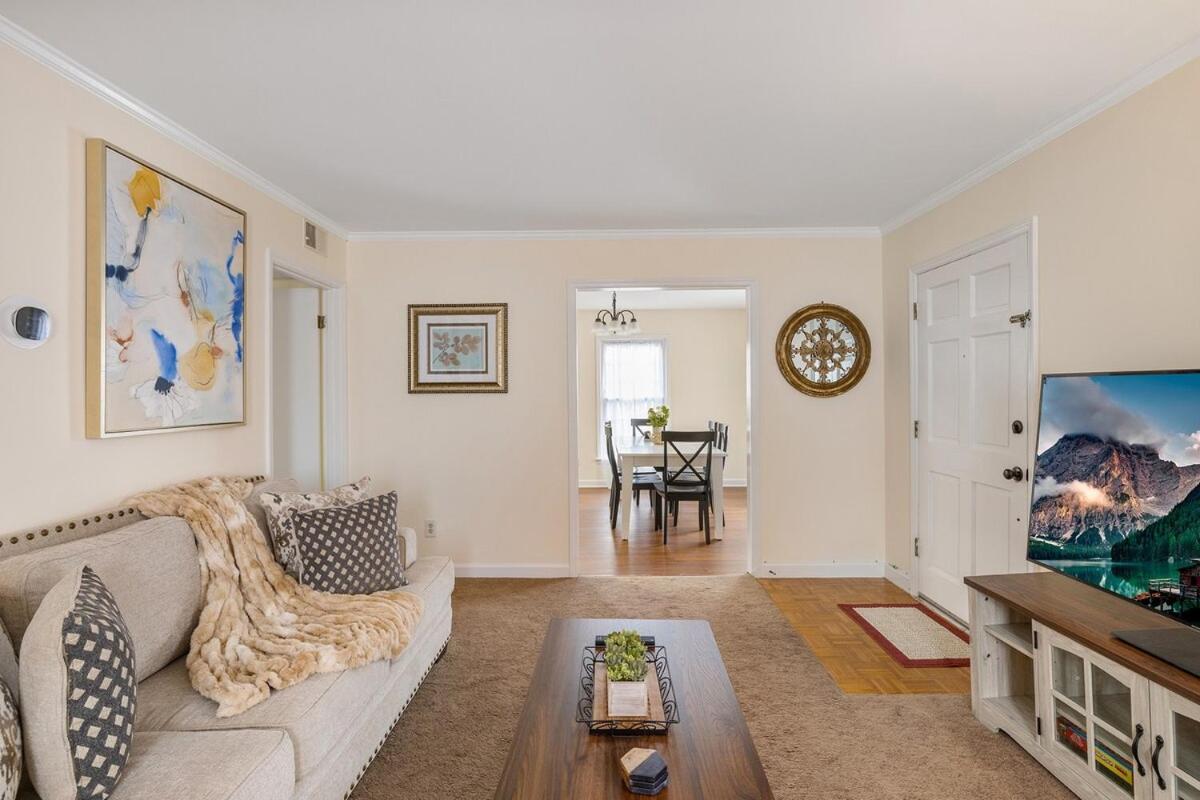 New! Special Intro Rate! Walkable, Fenced-in Yard Holiday home *