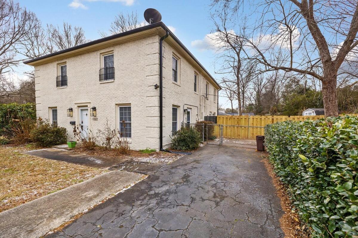 Holiday home New! Special Intro Rate! Walkable, Fenced-in Yard Charlotte