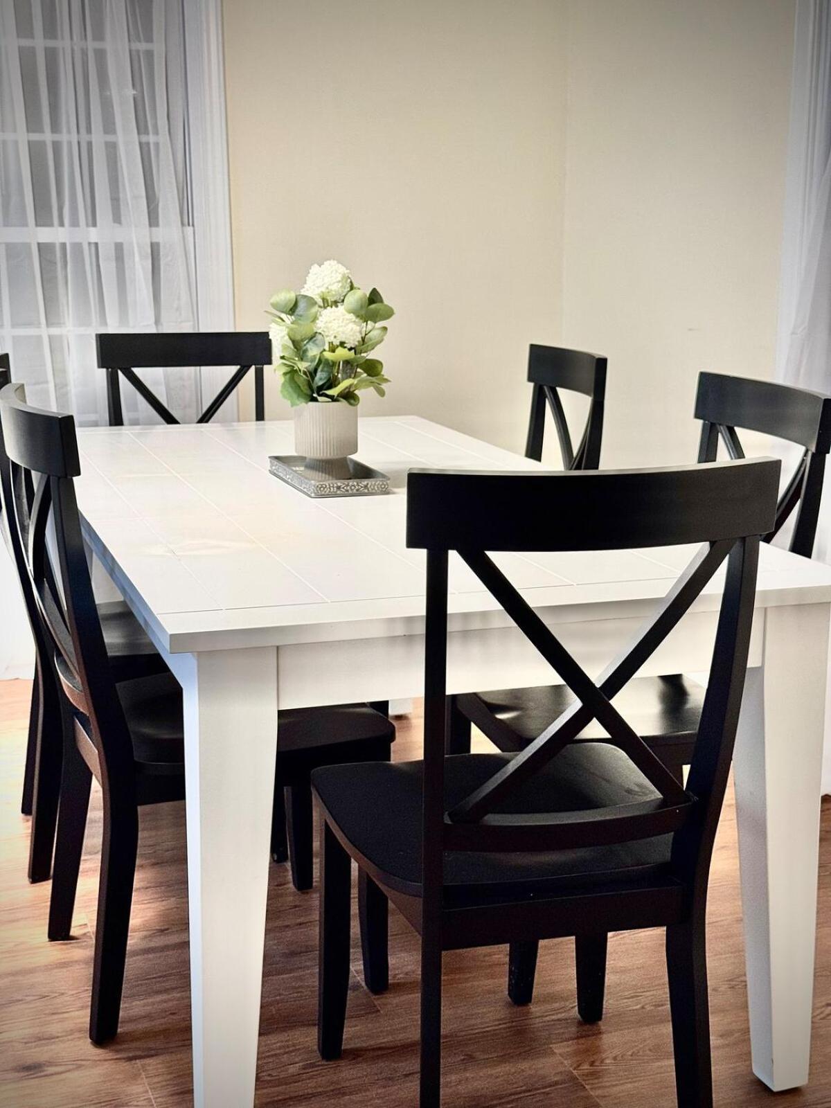 New! Special Intro Rate! Walkable, Fenced-in Yard Holiday home