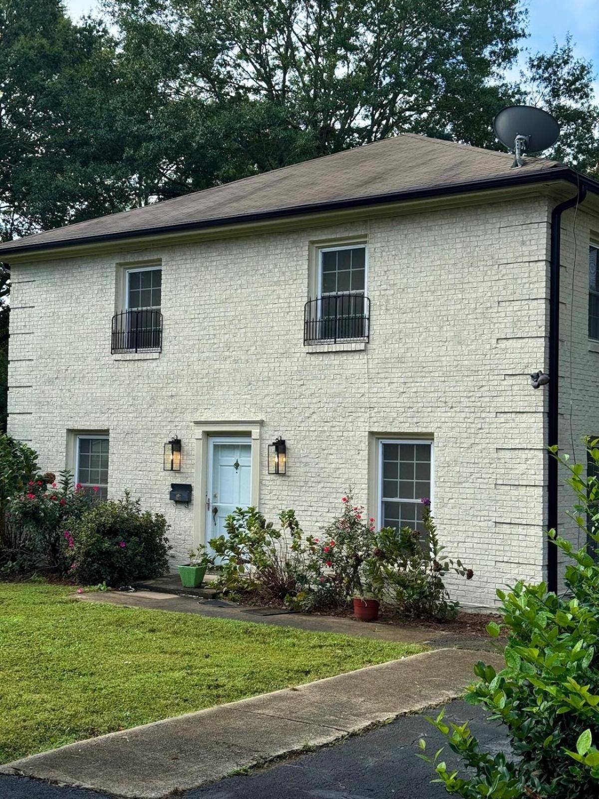 Holiday home New! Special Intro Rate! Walkable, Fenced-in Yard Charlotte