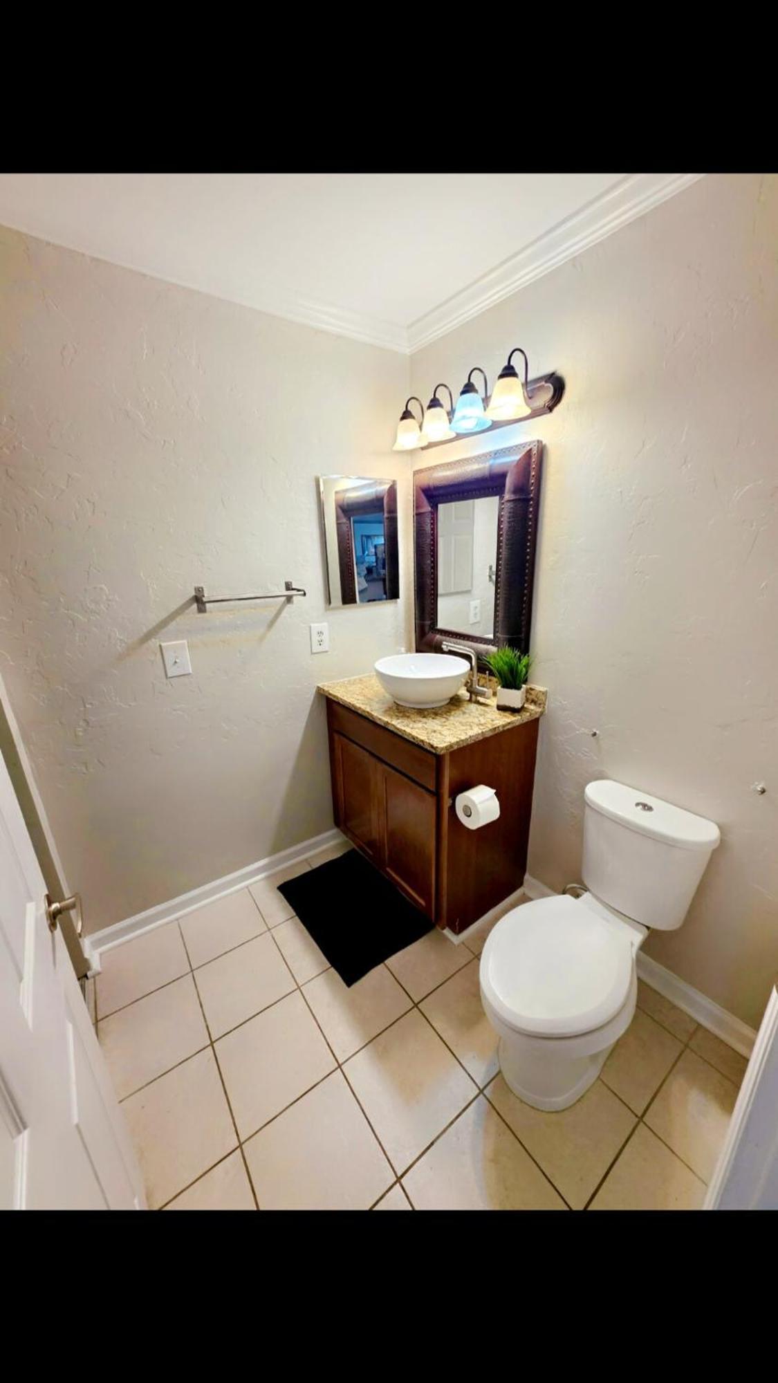 Stylish 2br Retreat In Downtown *