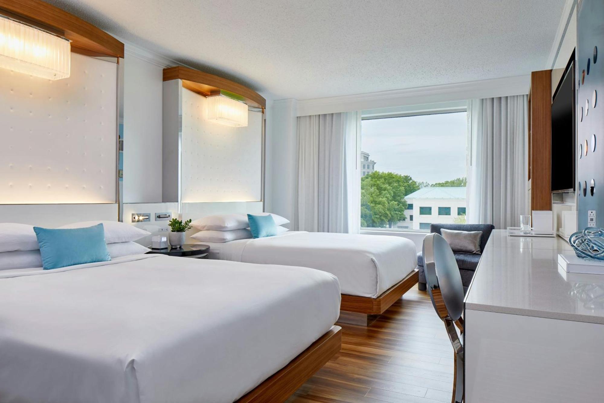 Renaissance Southpark Hotel 4*
