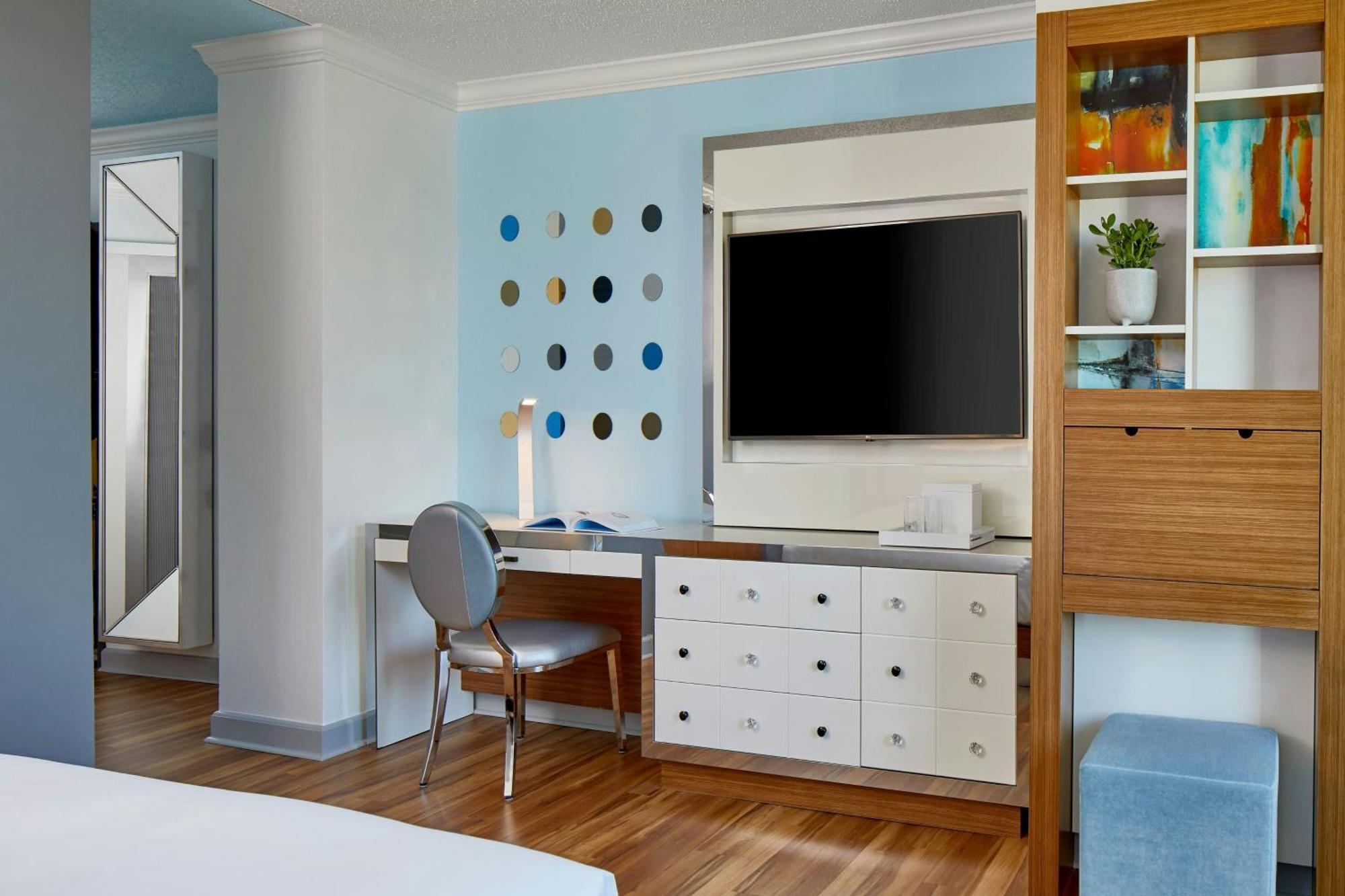 Renaissance Southpark Hotel