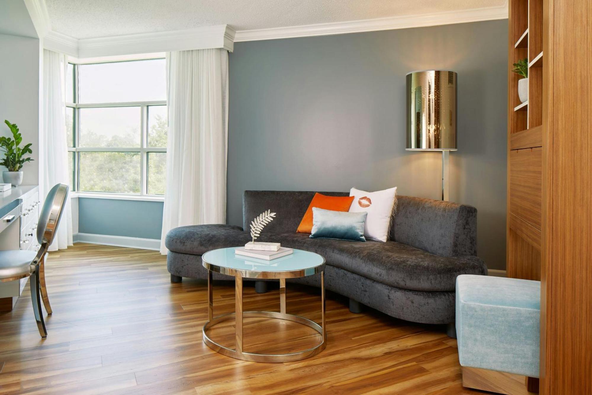 Renaissance Southpark Hotel 4*