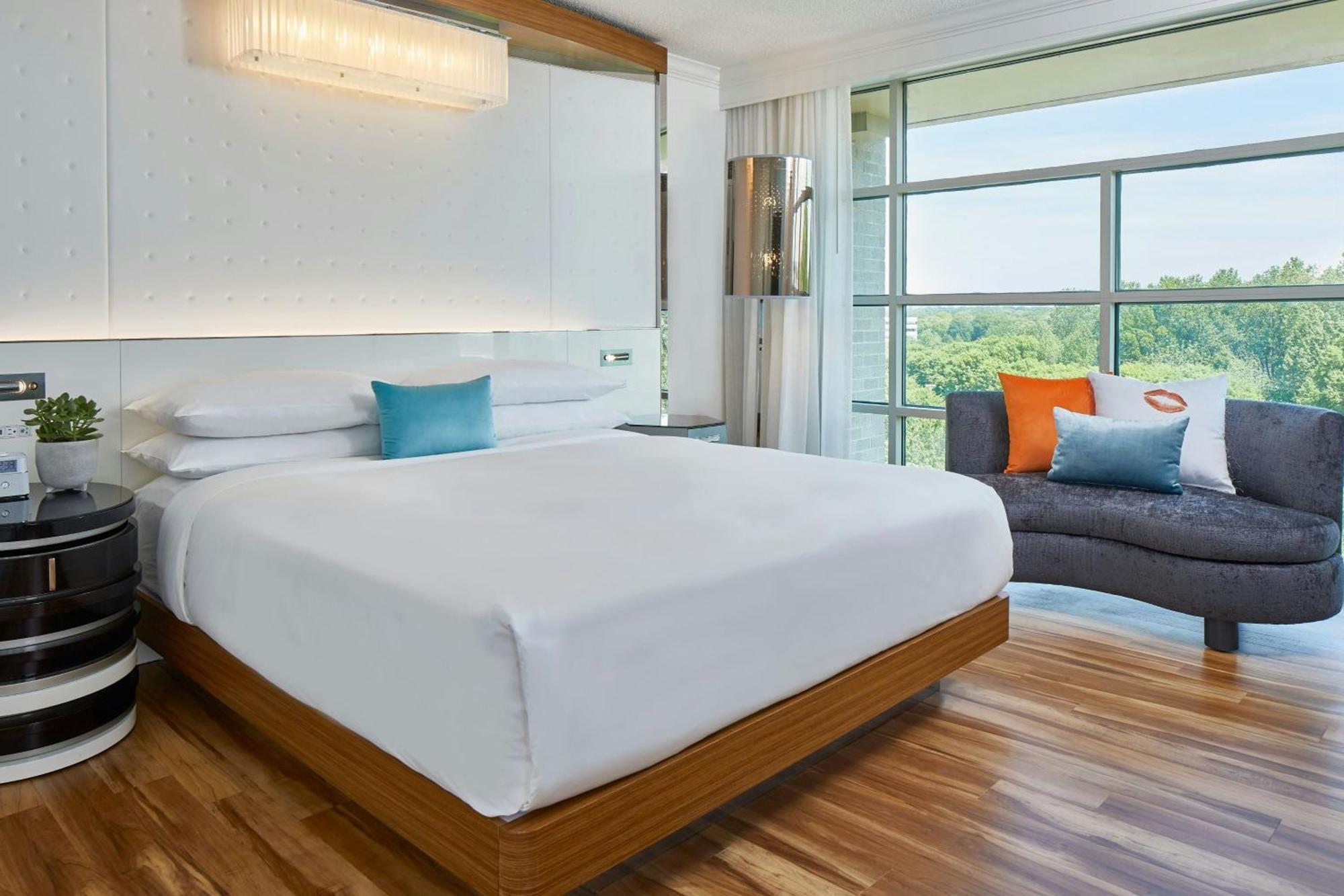 Hotel Renaissance Southpark 4*