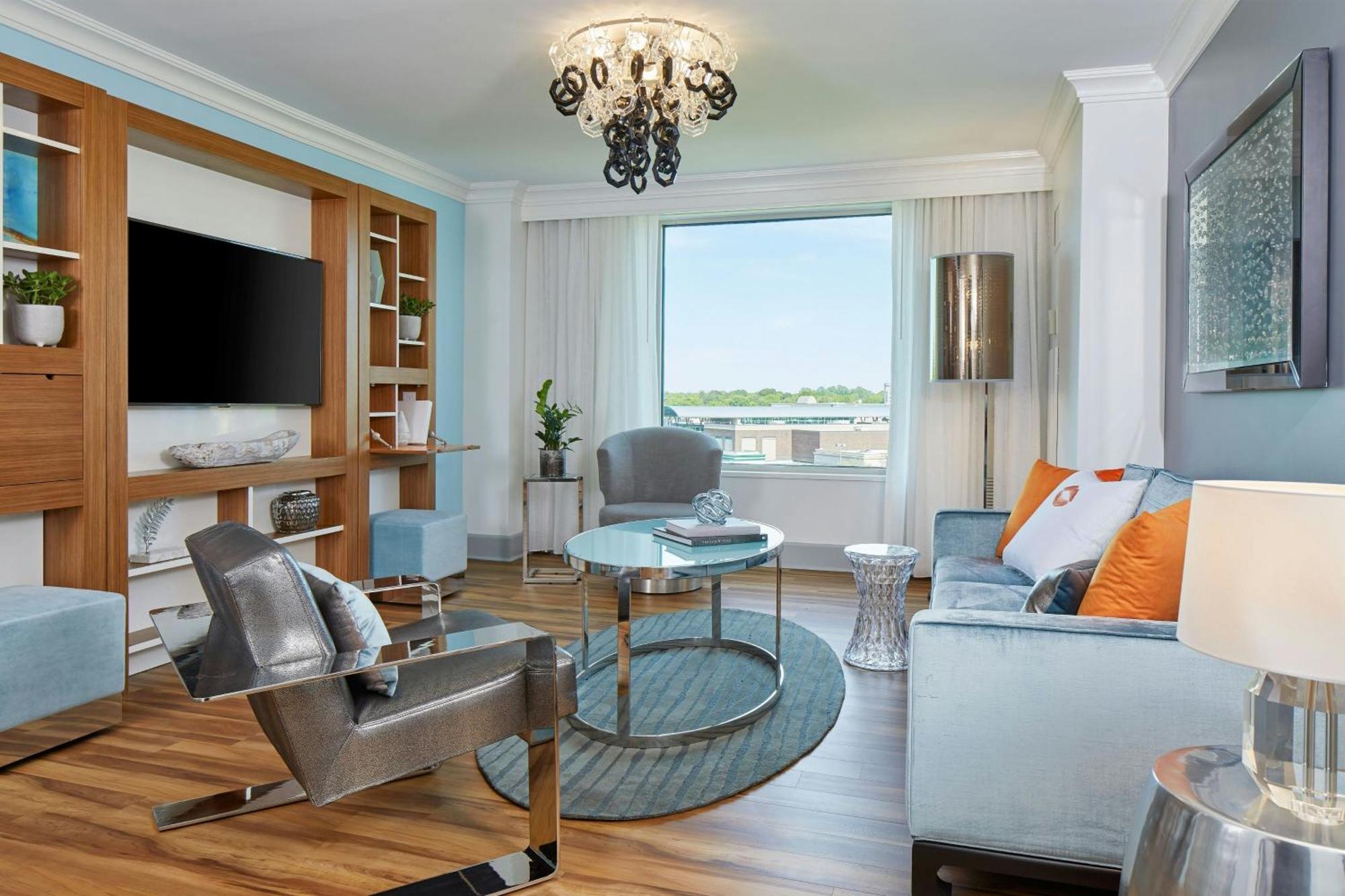 Renaissance Southpark 4*