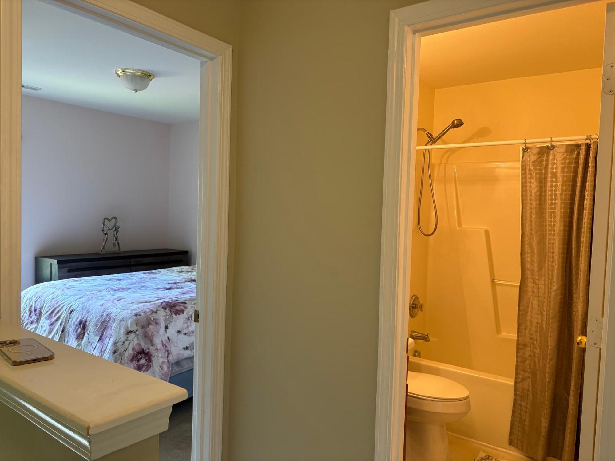Private Bed And Bath In Homestay *