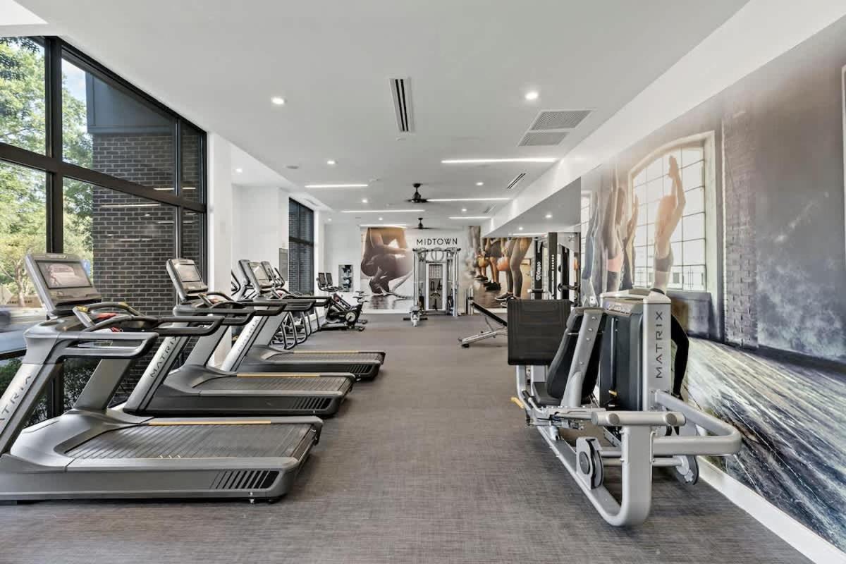 Modern 2bd - 5 Min Dt, Gym, Parking, W-d - Sleeps 12 * Charlotte