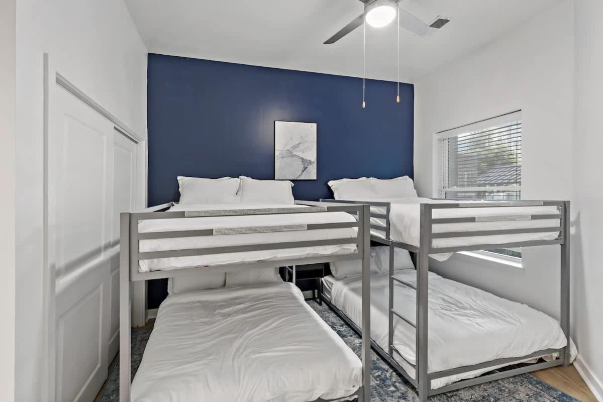 Apartment Spacious 2bd - 5 Min Dt, Gym, Parking, W-d - Sleep 12 *