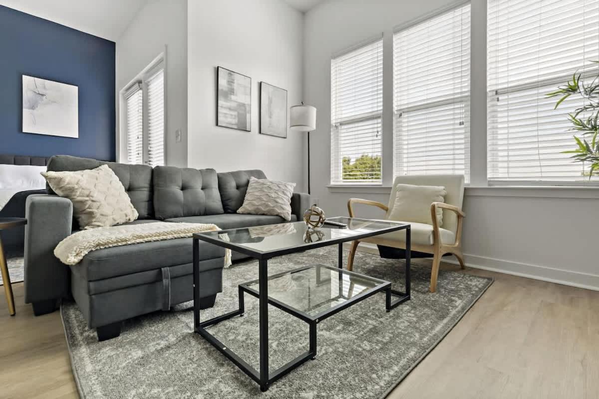 Apartment Chic - 5 Min Dt, Gym, Parking, W-d - Sleeps 6 *