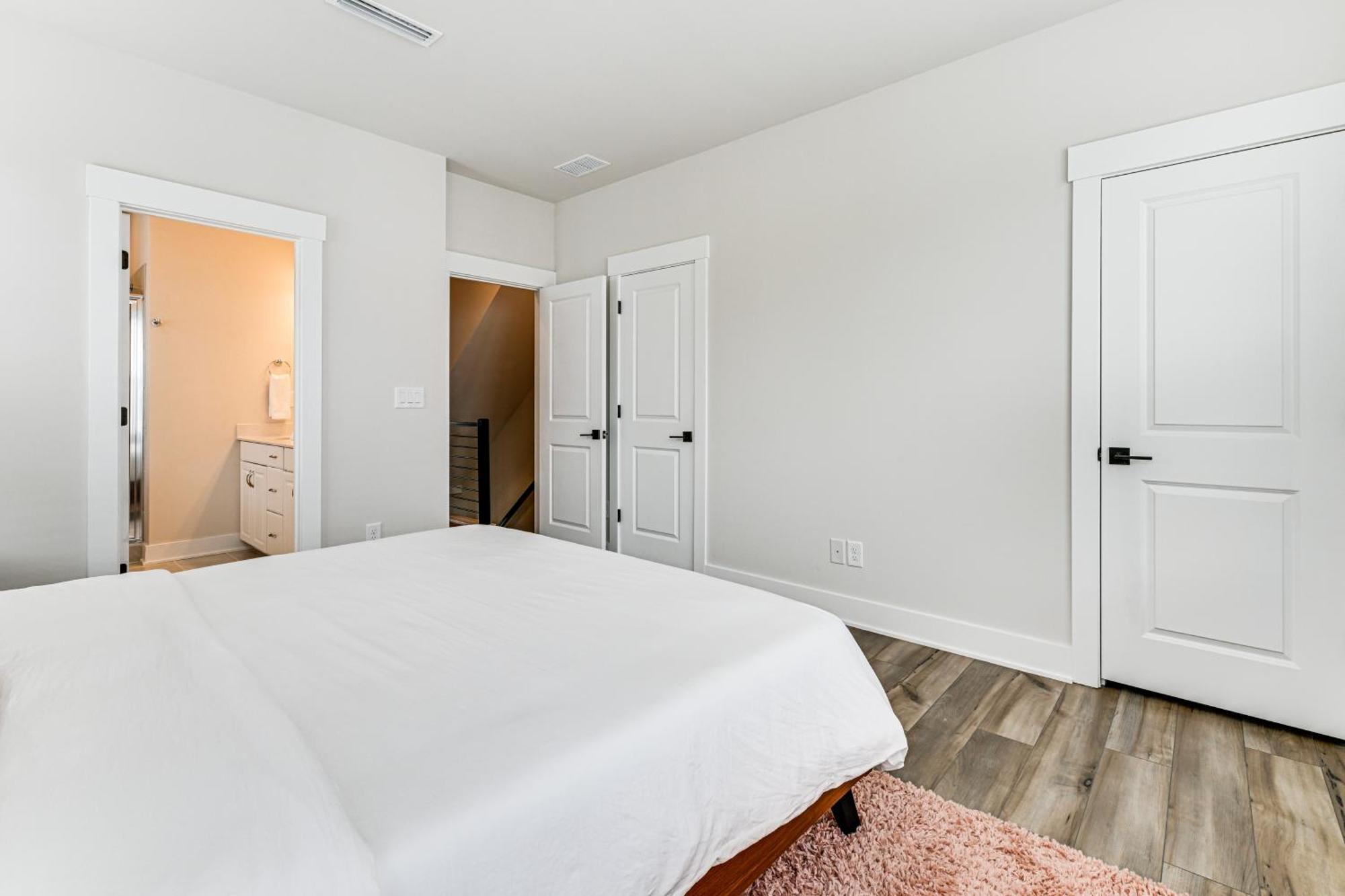 Holiday home 2 Mi To Uptown Townhome With Balconies!