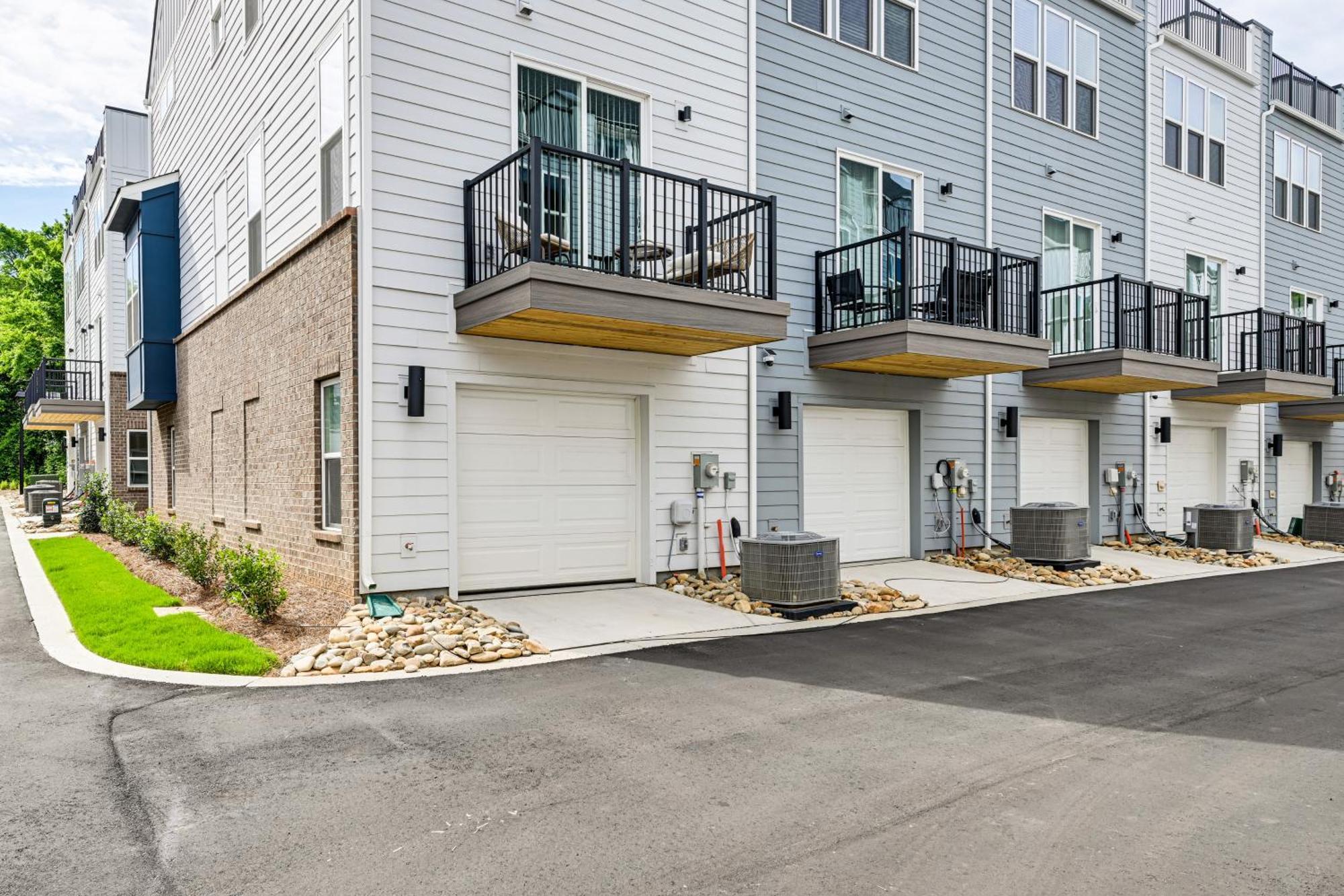 Holiday home 2 Mi To Uptown Townhome With Balconies! Charlotte