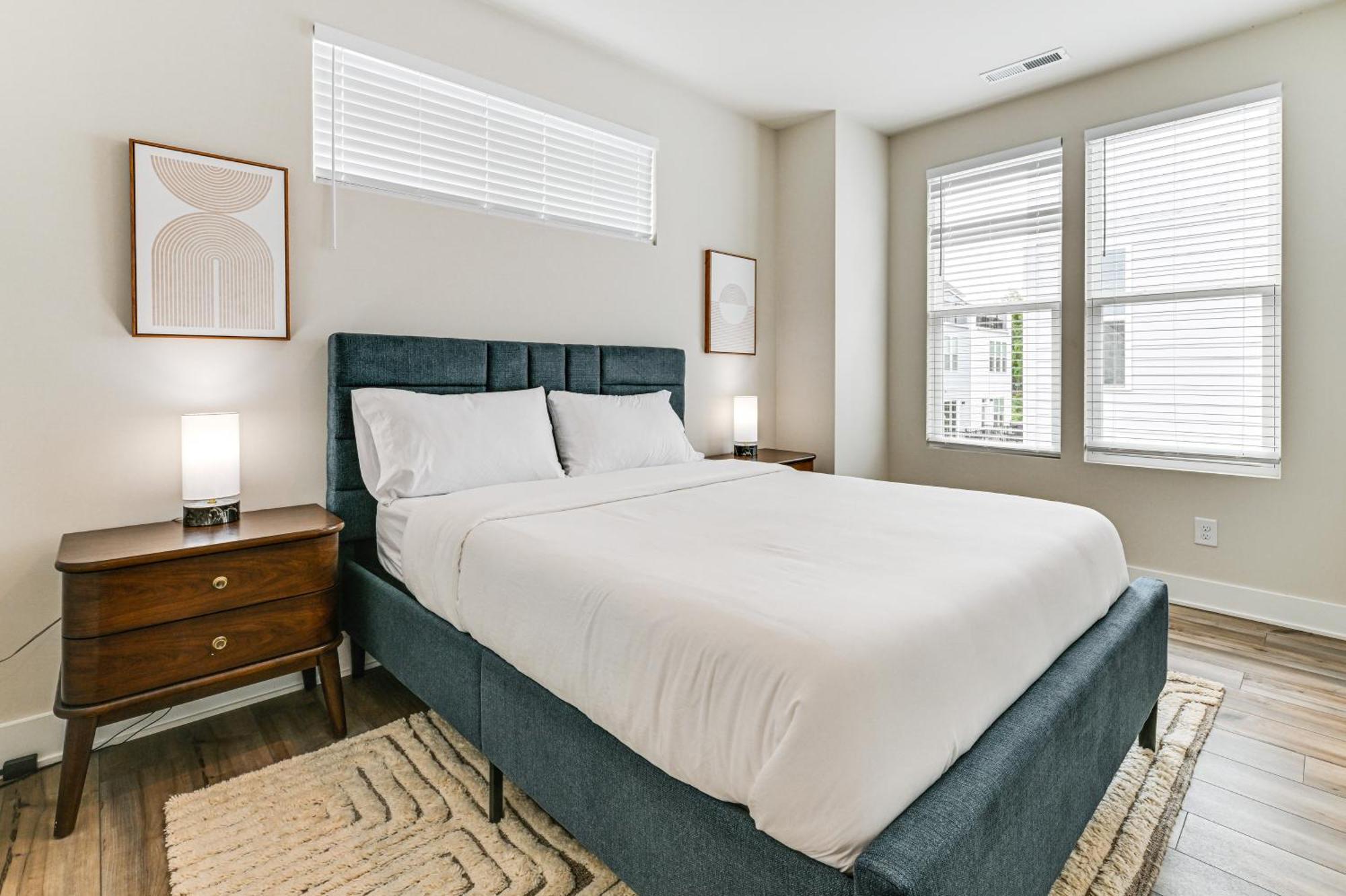 2 Mi To Uptown Townhome With Balconies! Holiday home Charlotte