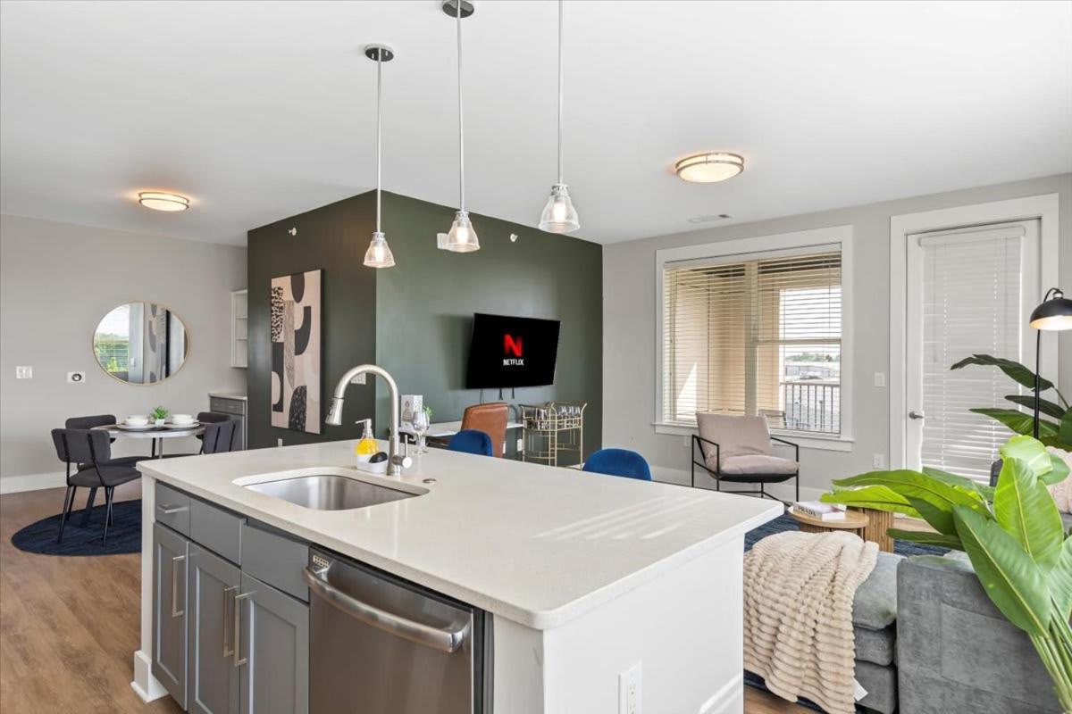 Apartment Luxurious King 3br In Waverly Charlotte!