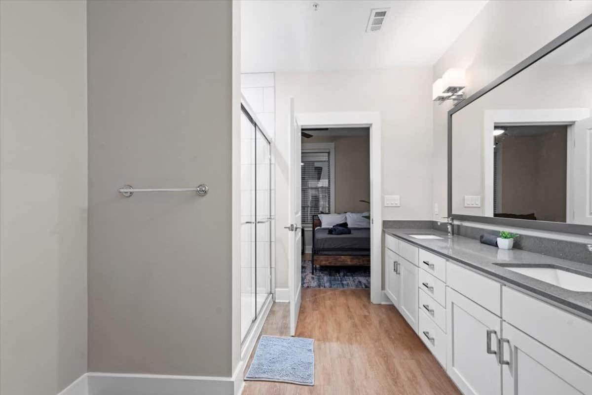 Luxe King 2br In Waverly Apartment