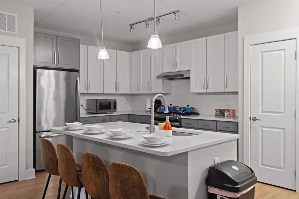 Luxe King 2br In Waverly Charlotte