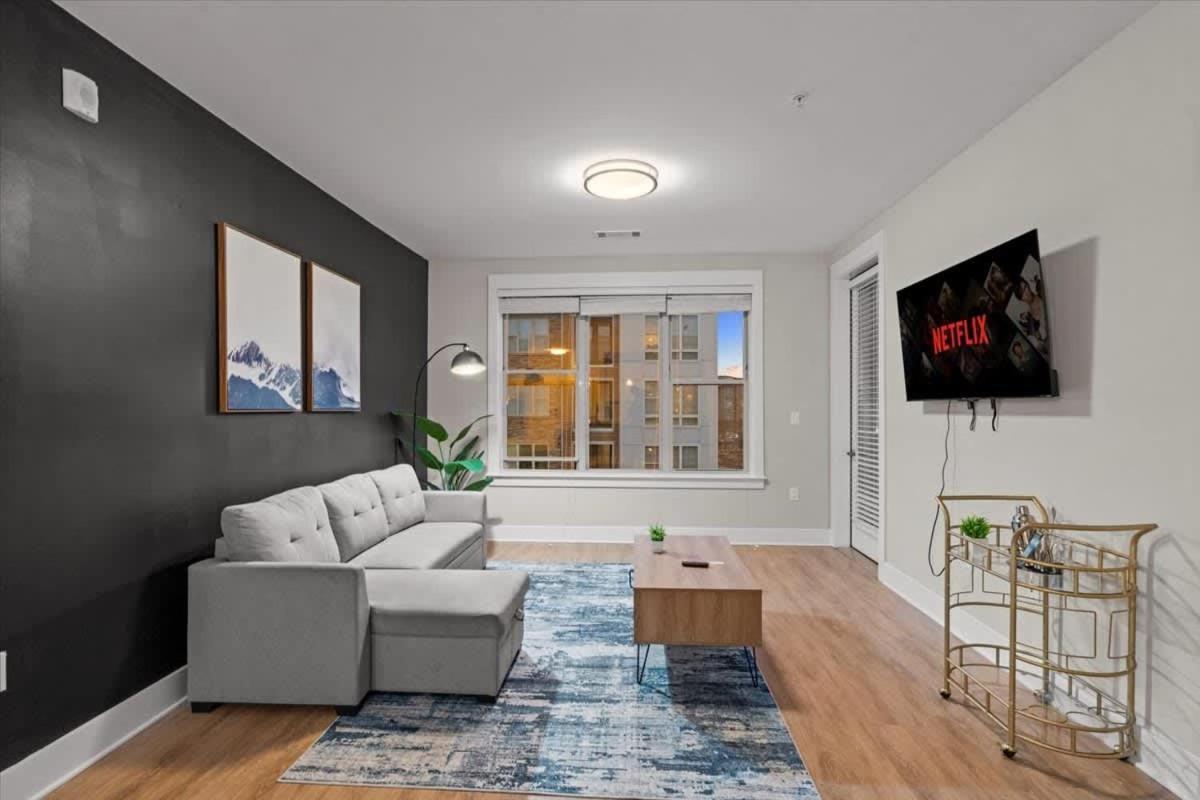 Luxe King 2br In Waverly Charlotte