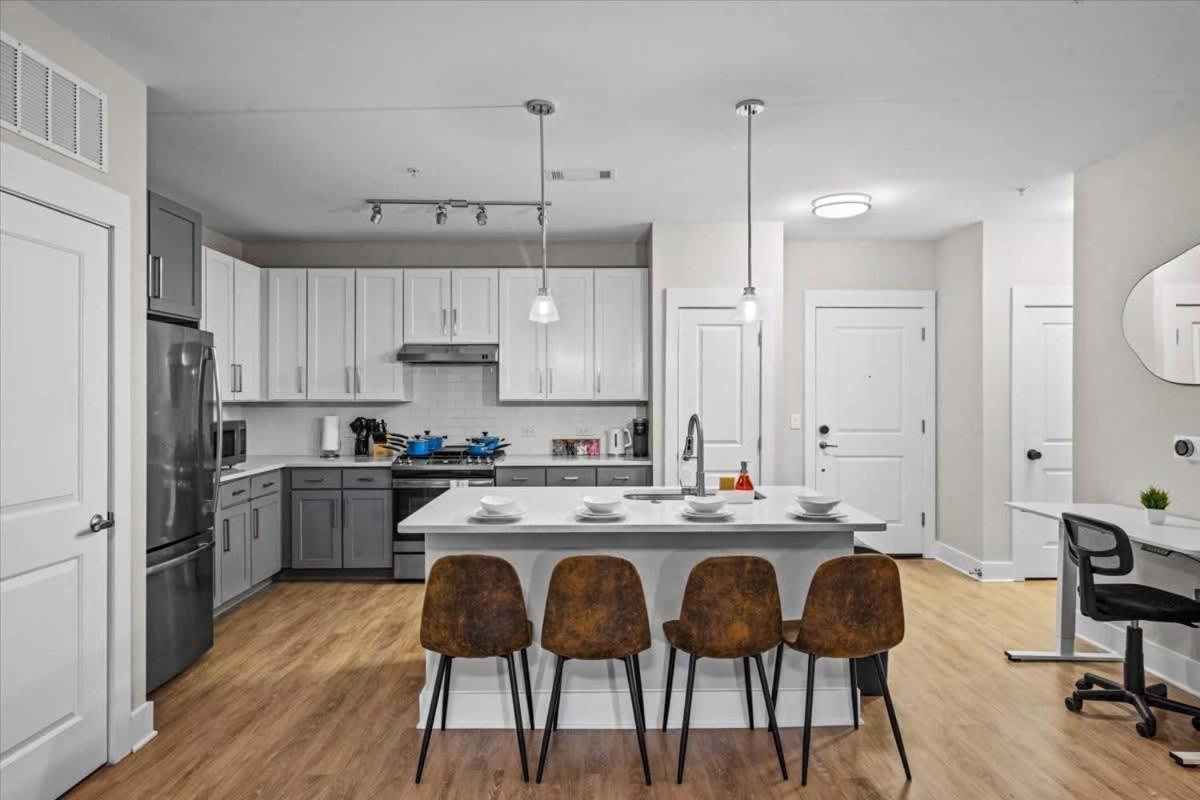 Luxe King 2br In Waverly Charlotte