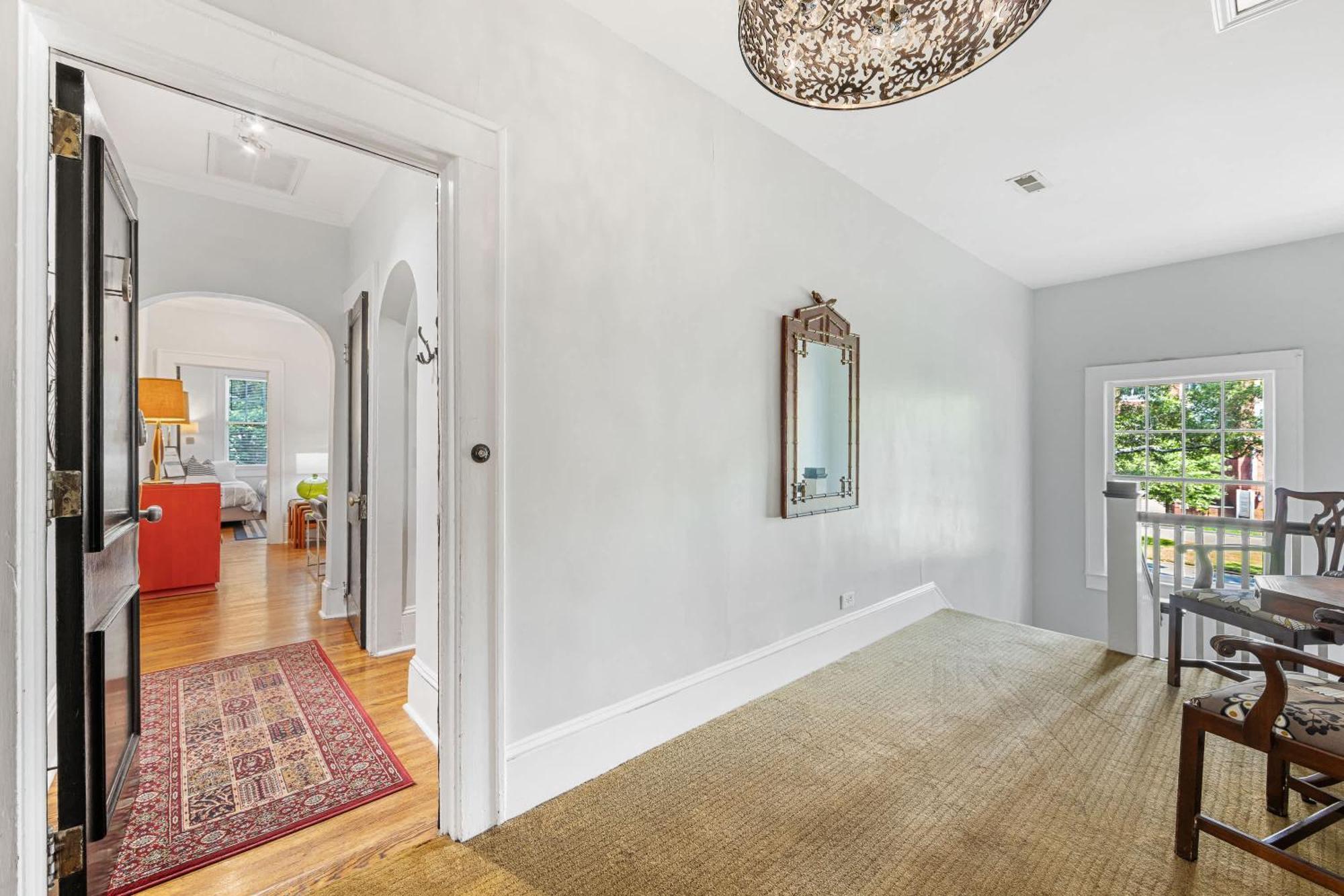 Light Filled 2 Bedroom In Myers Park With A Porch * Charlotte
