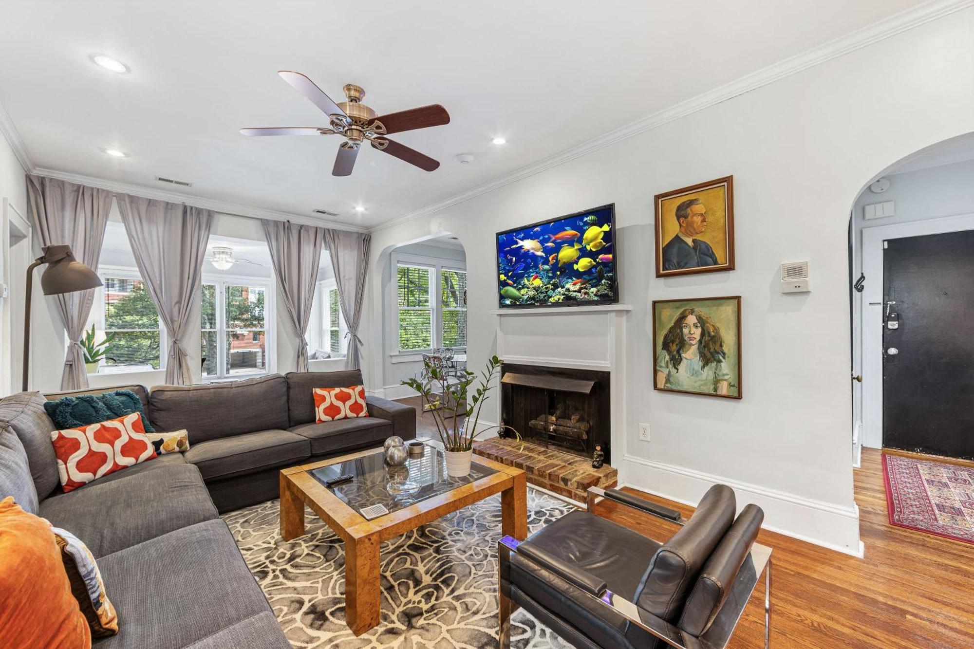 Light Filled 2 Bedroom In Myers Park With A Porch * Charlotte
