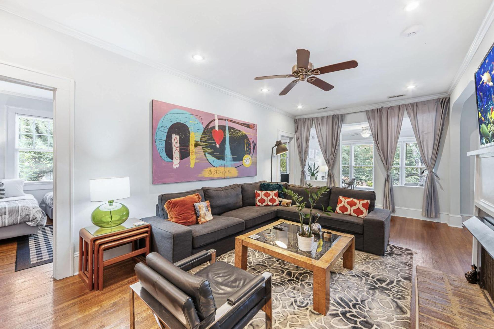 Light Filled 2 Bedroom In Myers Park With A Porch Holiday home Charlotte