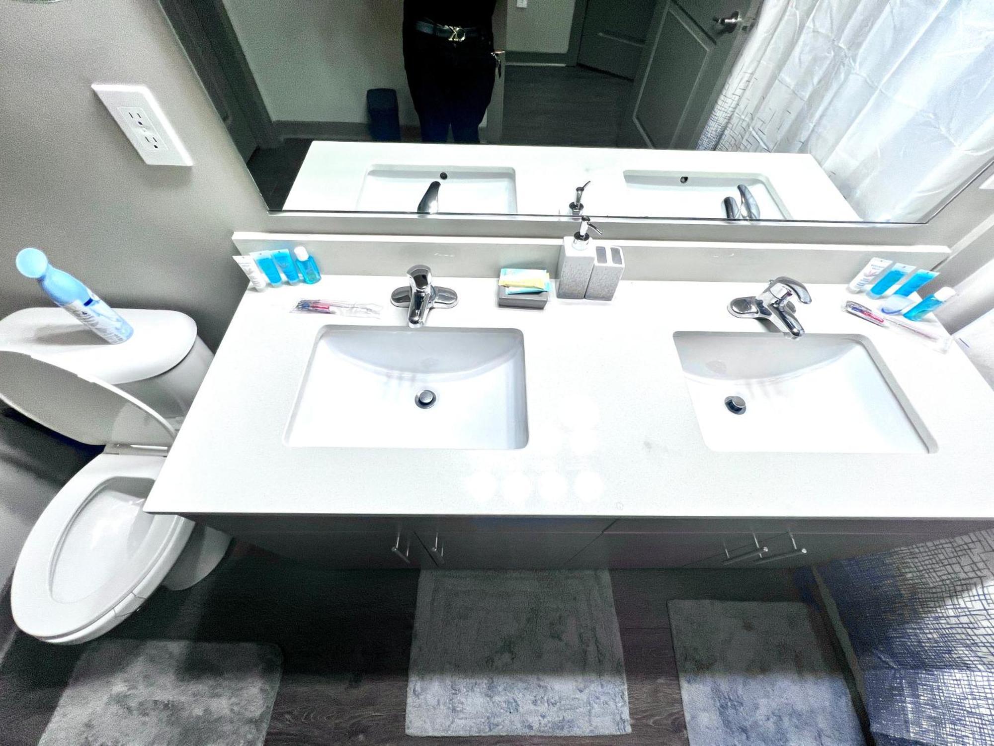 Apartment Uptown Modern 2br *