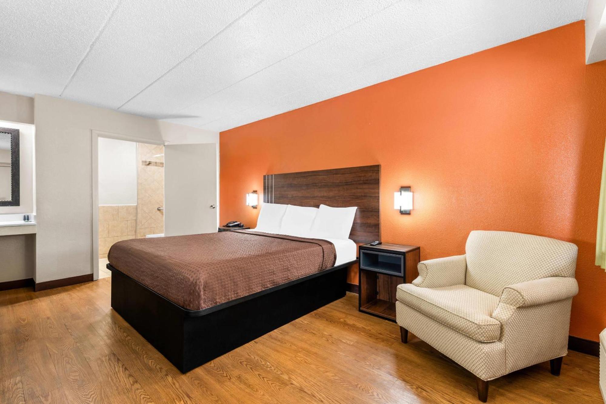 Econo Airport Lodge