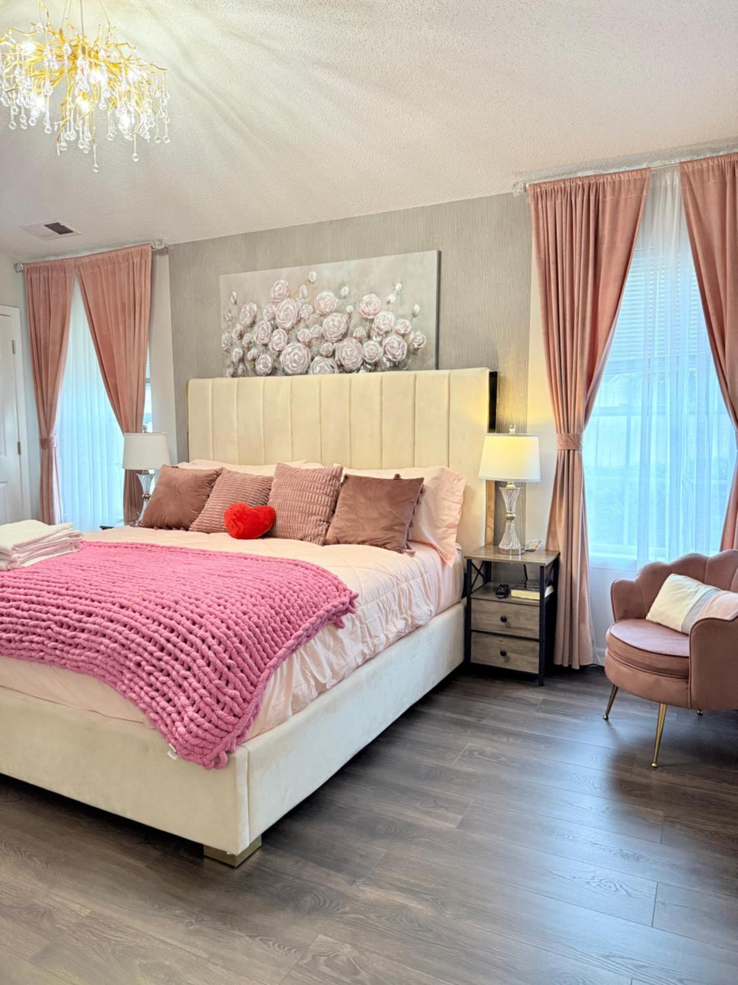 Holiday home Queen Family-friendly Entire House, Charlotte