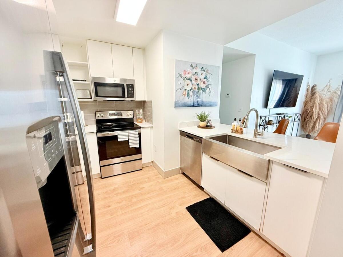 Enjoy Spacious Uptown 4 Br