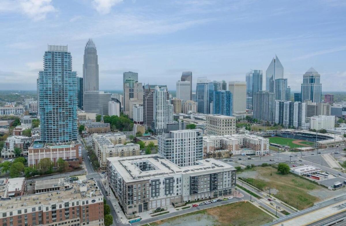 Enjoy Spacious Uptown 4 Br * Charlotte
