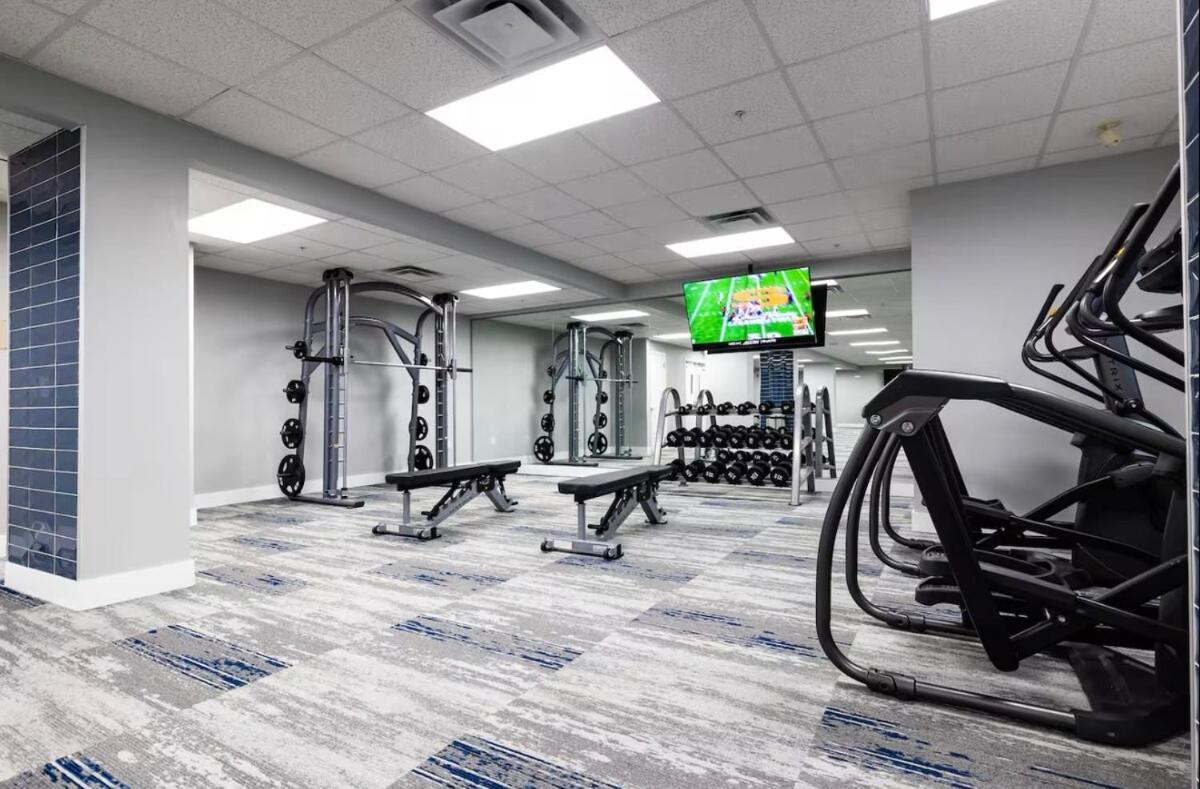 Enjoy Spacious Uptown 4 Br Apartment Charlotte