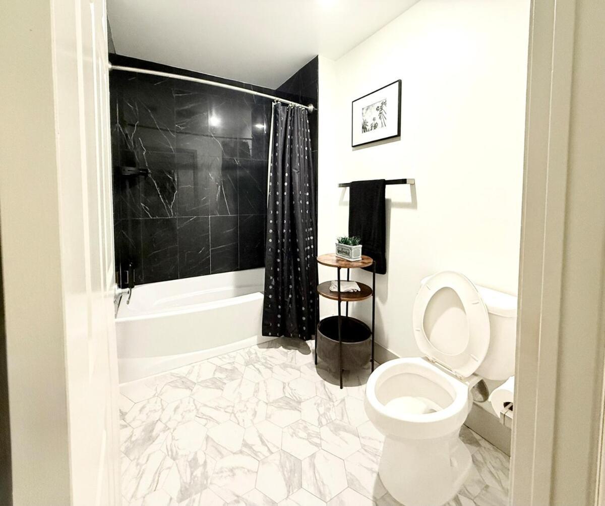 Enjoy Spacious Uptown 4 Br Apartment