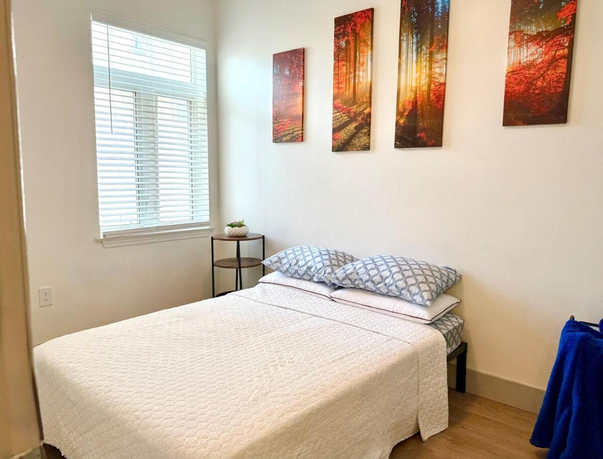 Enjoy Spacious Uptown 4 Br