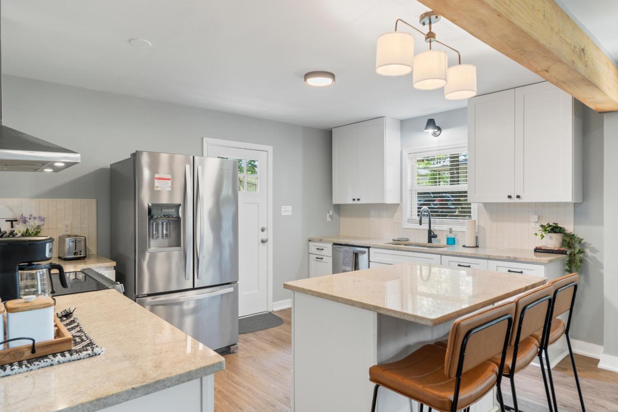 Comfortable 4 Bedroom House Minutes From Uptown