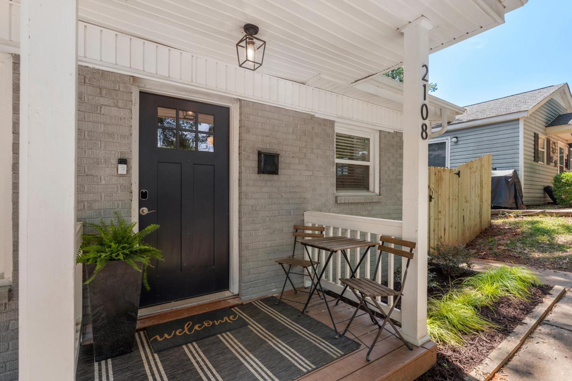 Comfortable 4 Bedroom House Minutes From Uptown Charlotte