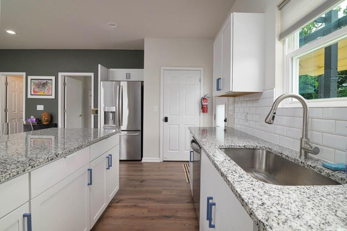 Modern Ranch Fenced Backyard - 6 Mins To South End * Charlotte