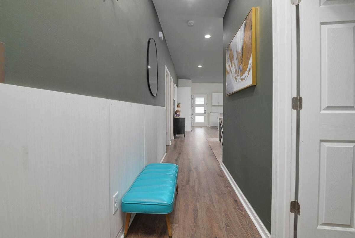 Modern Ranch Fenced Backyard - 6 Mins To South End Holiday home Charlotte