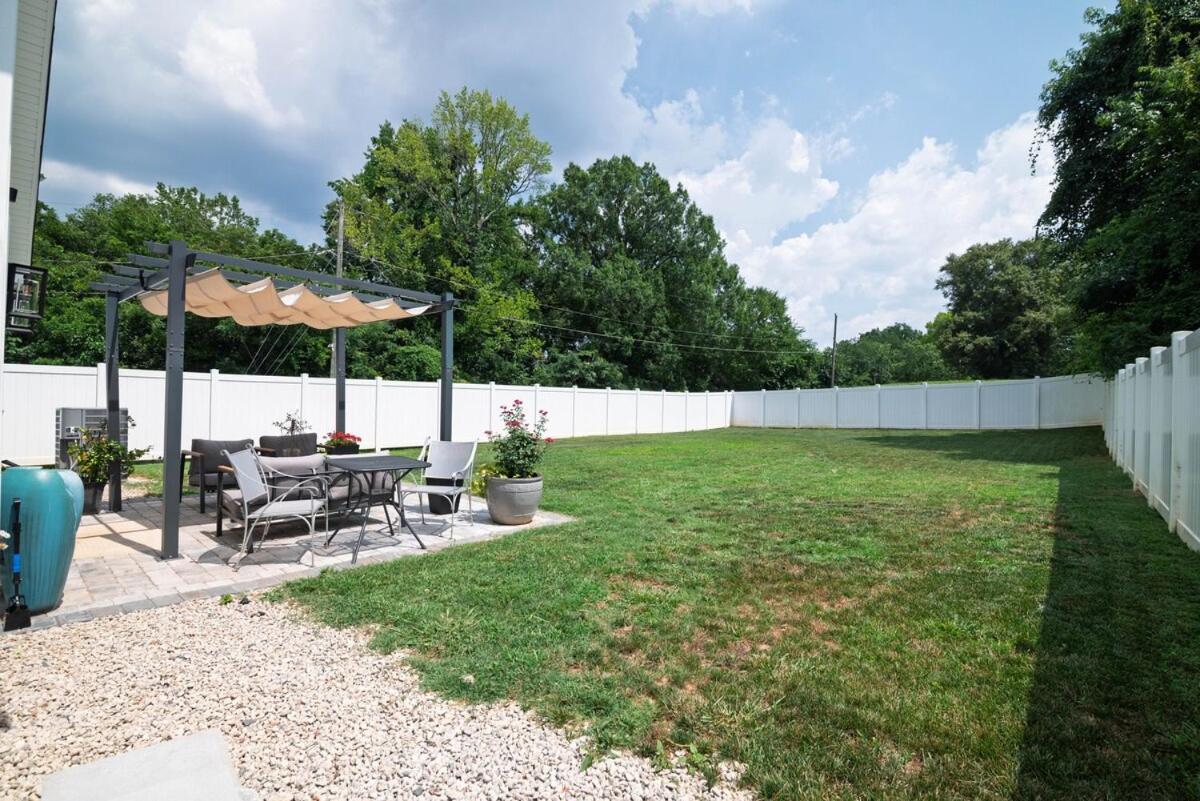 Modern Ranch Fenced Backyard - 6 Mins To South End Holiday home