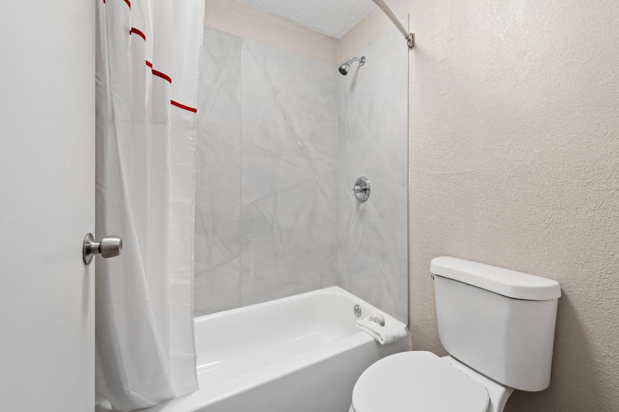 Red Roof - Airport Motel 2*