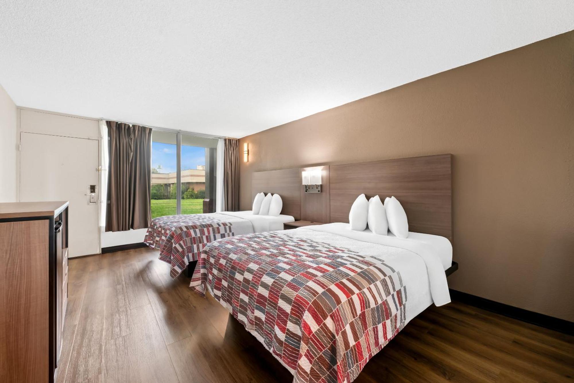 Motel Red Roof - Airport 2*