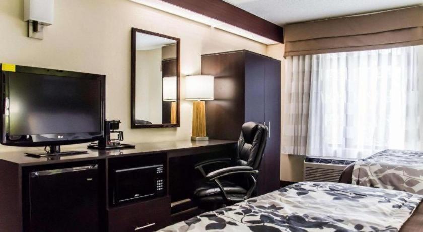 Sleep Airport - Billy Graham Parkway Hotel