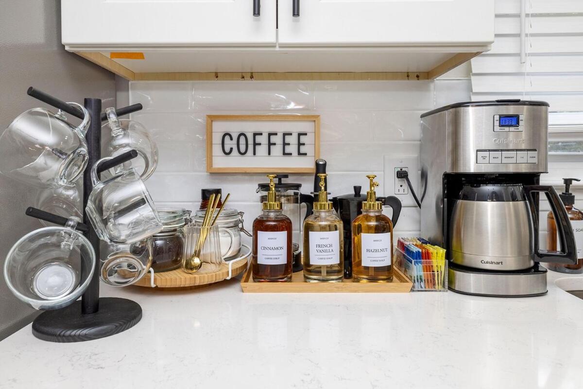 Luxe 3 Bedroom Sleeps 6, With Backyard Oasis Holiday home